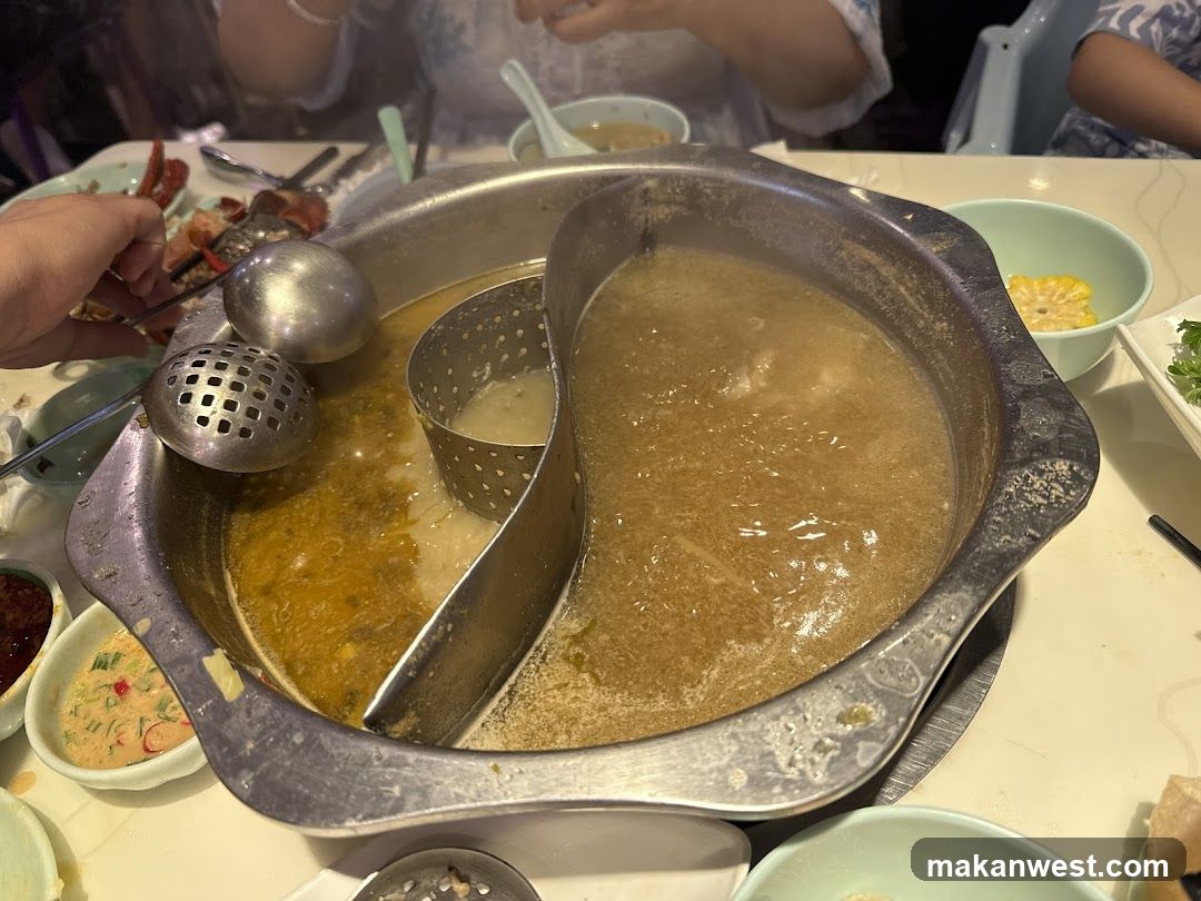 Hot Pot Dining Scene
