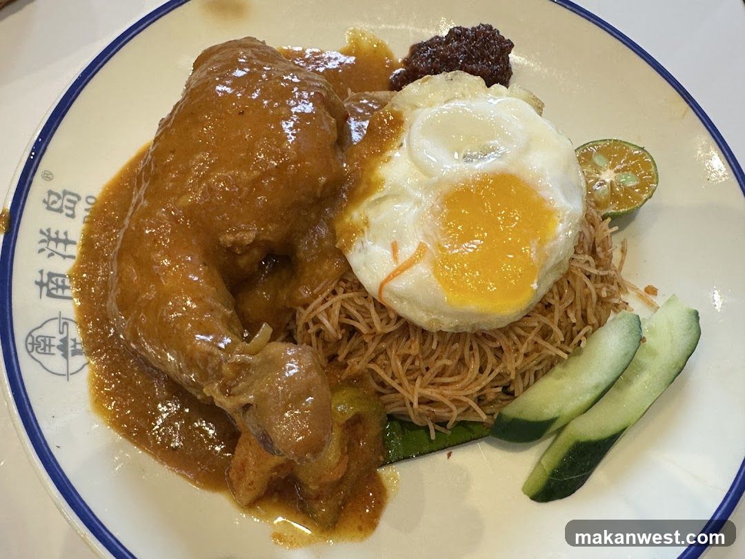 Noodle Dish with Chicken and Egg