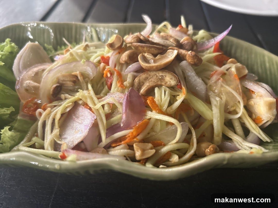 Papaya Salad with Cashews