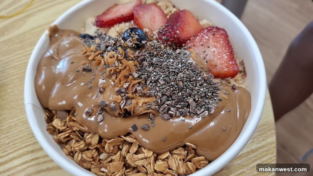 Acai Bowl with Granola and Strawberries
