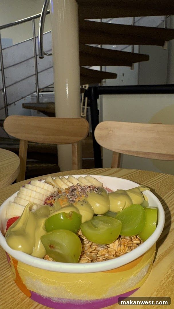 Fruit Bowl with Yogurt and Granola