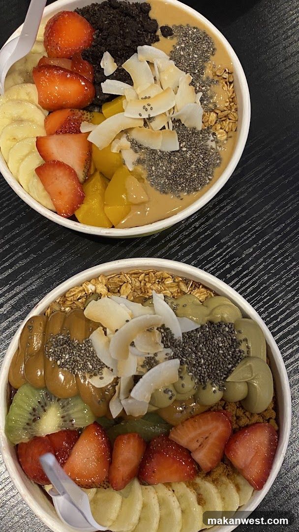 Acai Bowl with Fruits and Toppings