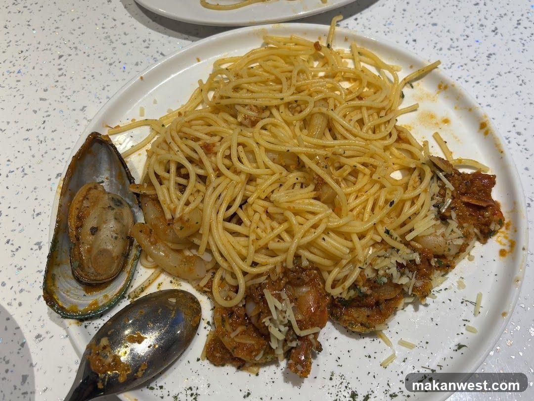 Spaghetti with Mussels and Shrimp