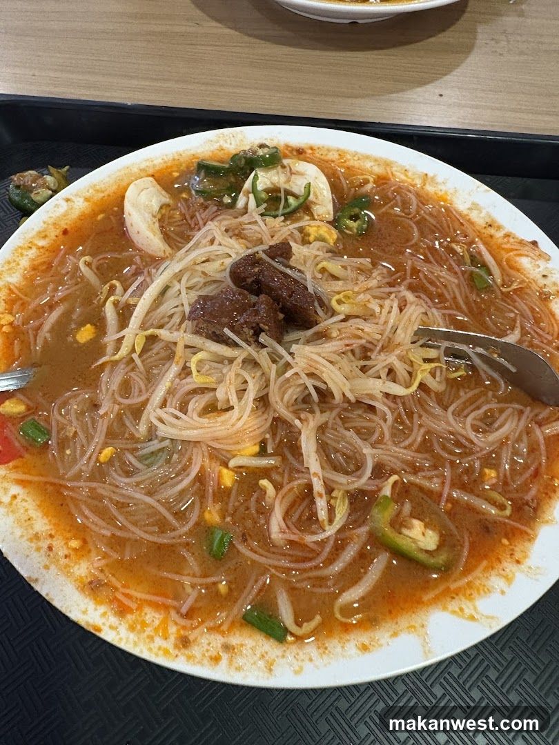 Spicy Noodle Dish with Beef and Vegetables