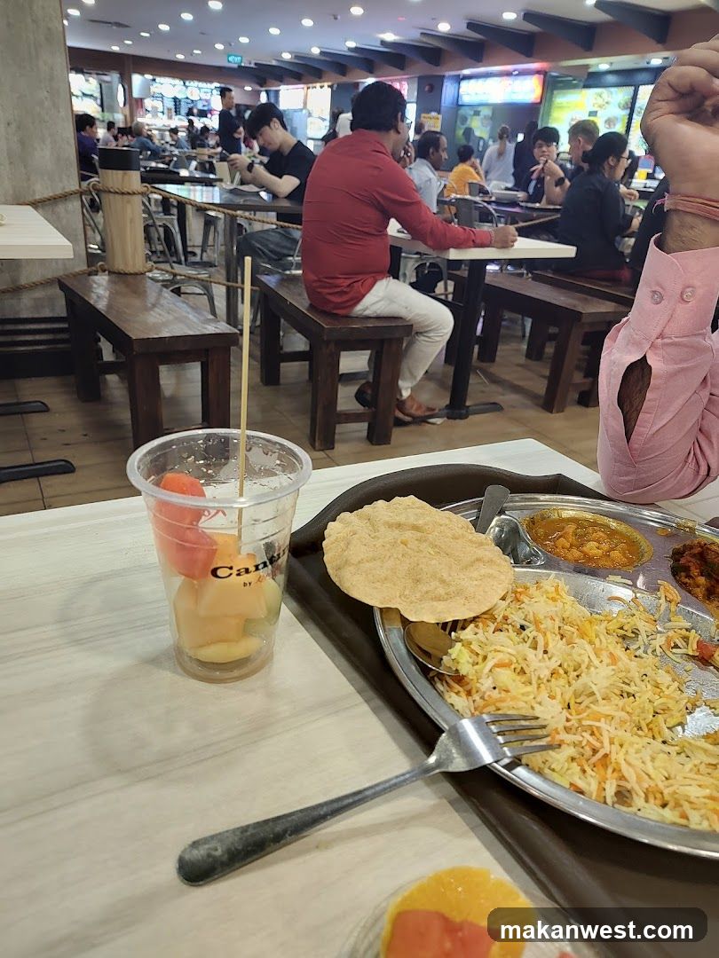 Food court dining