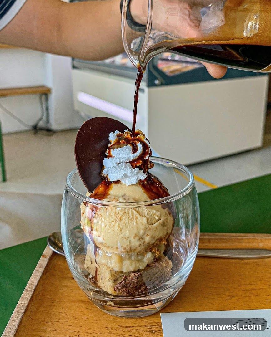 Affogato with Ice Cream and Brownie