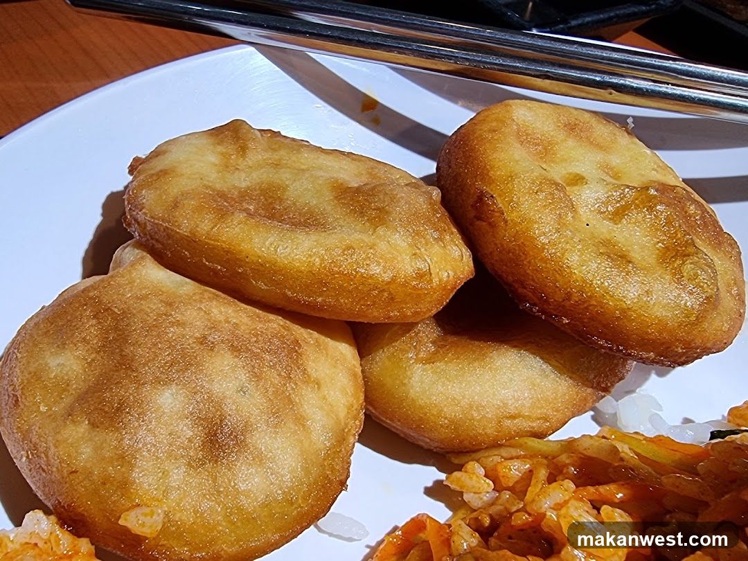 Fried Dough Puffs with Rice