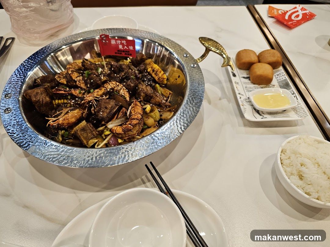 Spicy Seafood and Meat Platter with Rice and Fried Buns