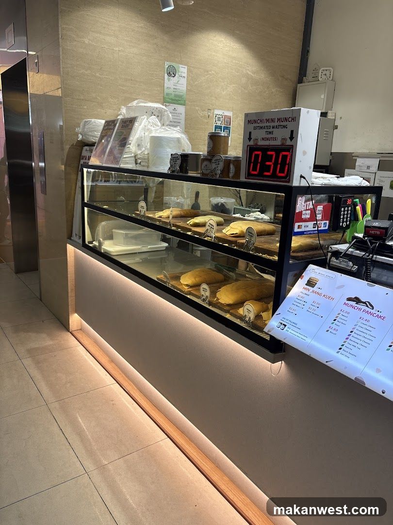Food display with waiting time indicator