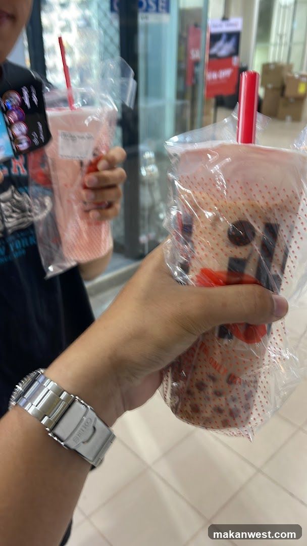 Two bubble tea drinks