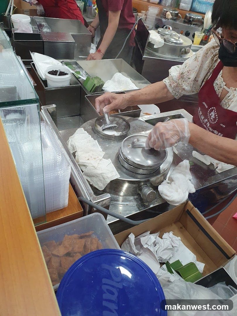 Food preparation in a kitchen