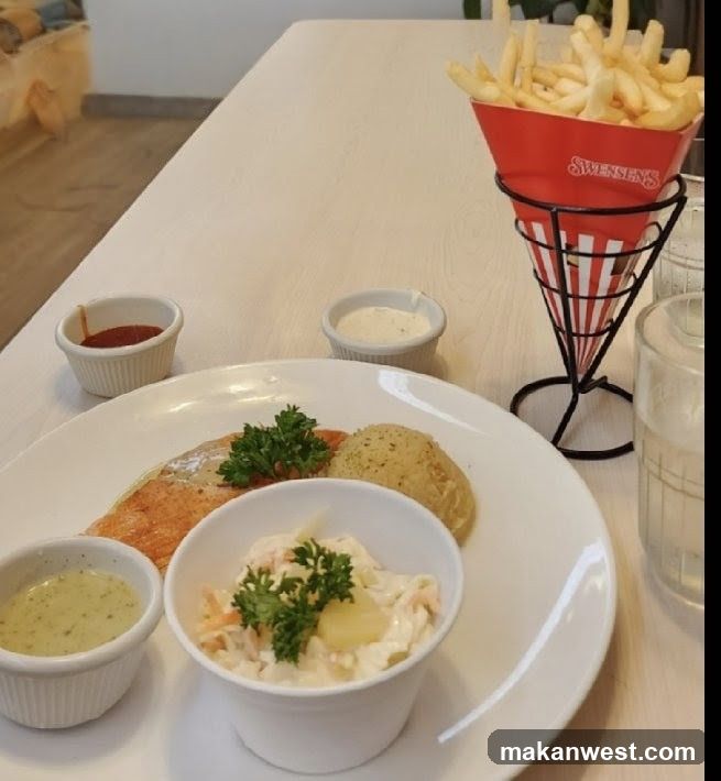 Salmon Dinner with Fries