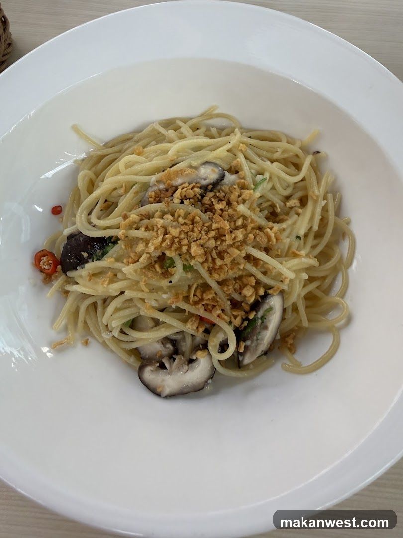 Spaghetti with Mushrooms and Crispy Garlic