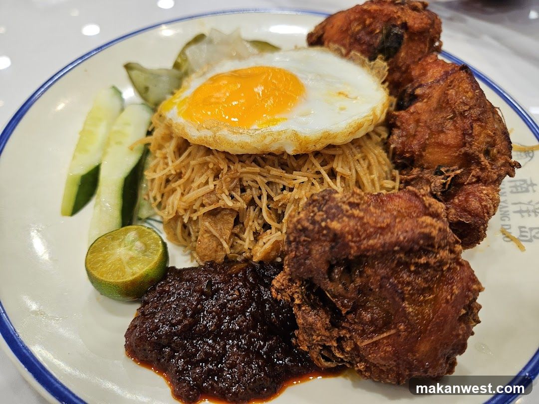 Fried Chicken with Noodles and Egg