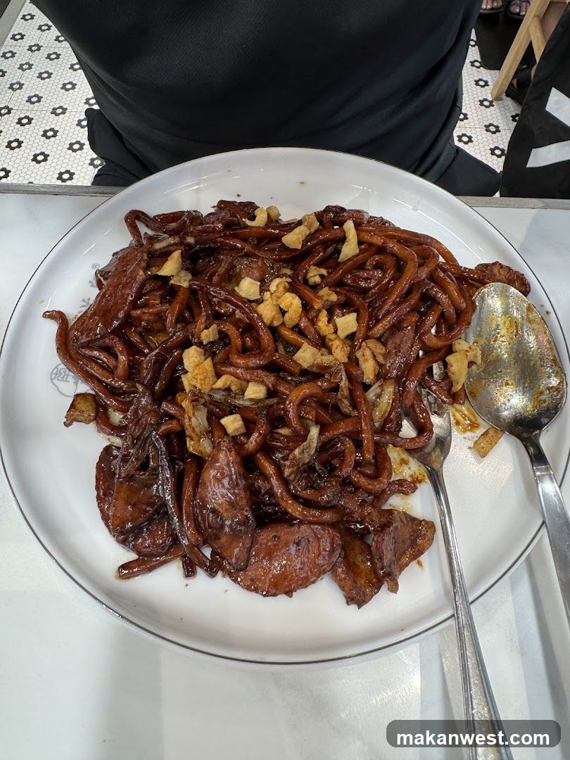 Noodles with Meat and Crispy Bits