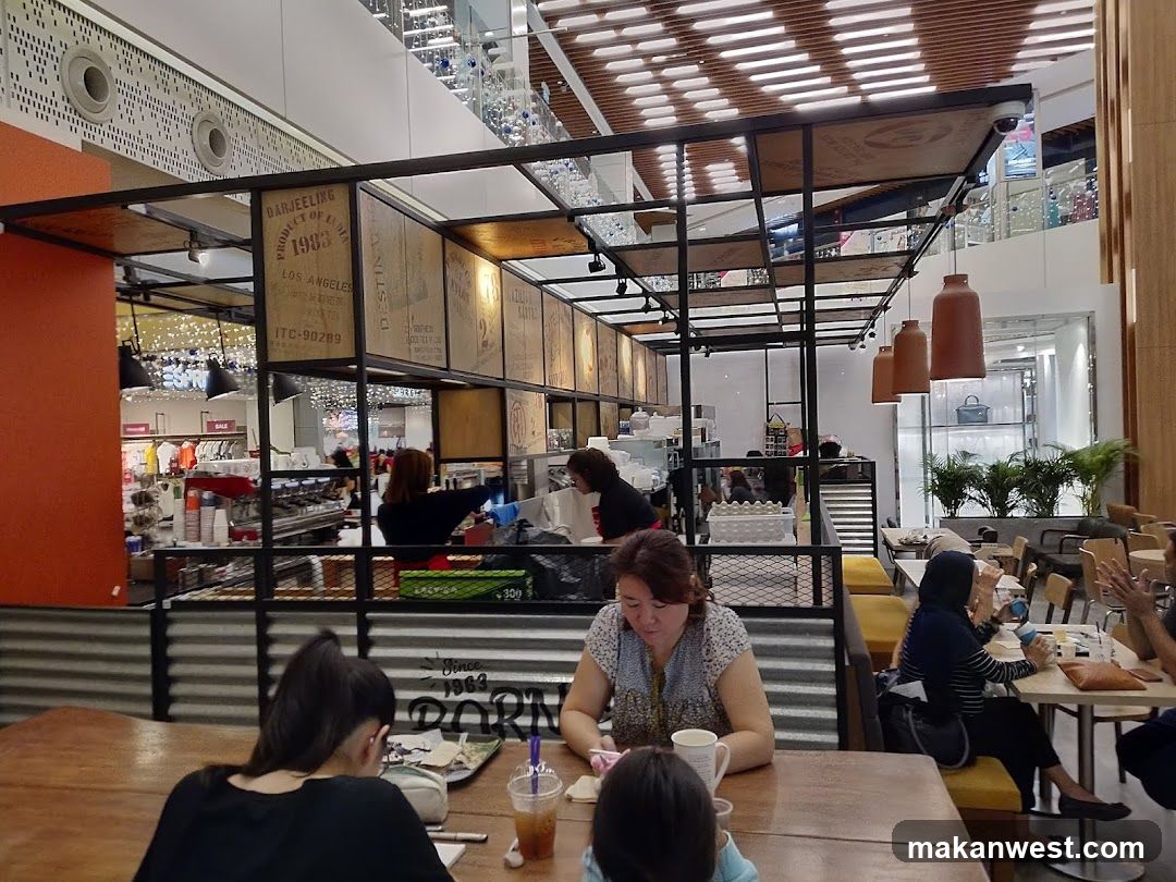 People dining in a cafe