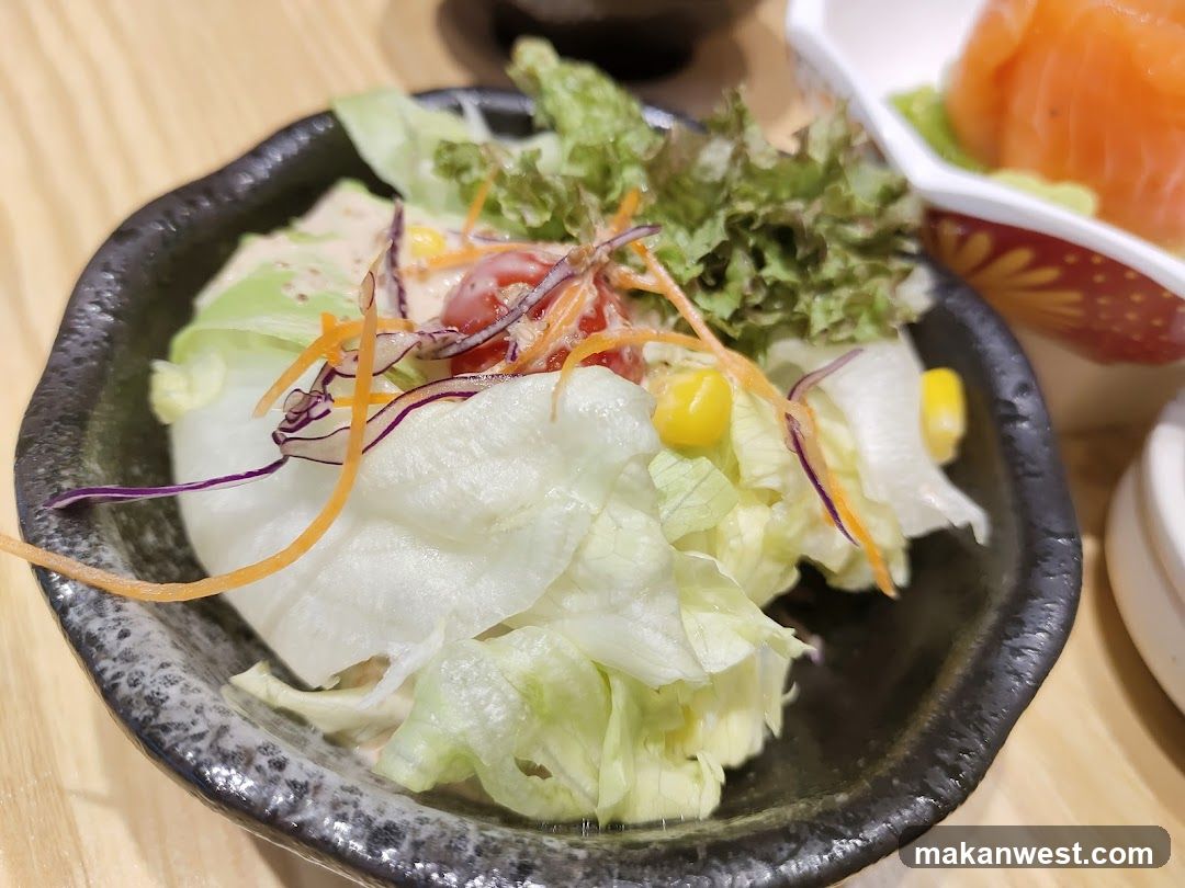 Salad with Salmon Sashimi