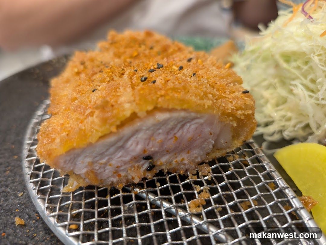 Crispy Pork Cutlet with Shredded Cabbage