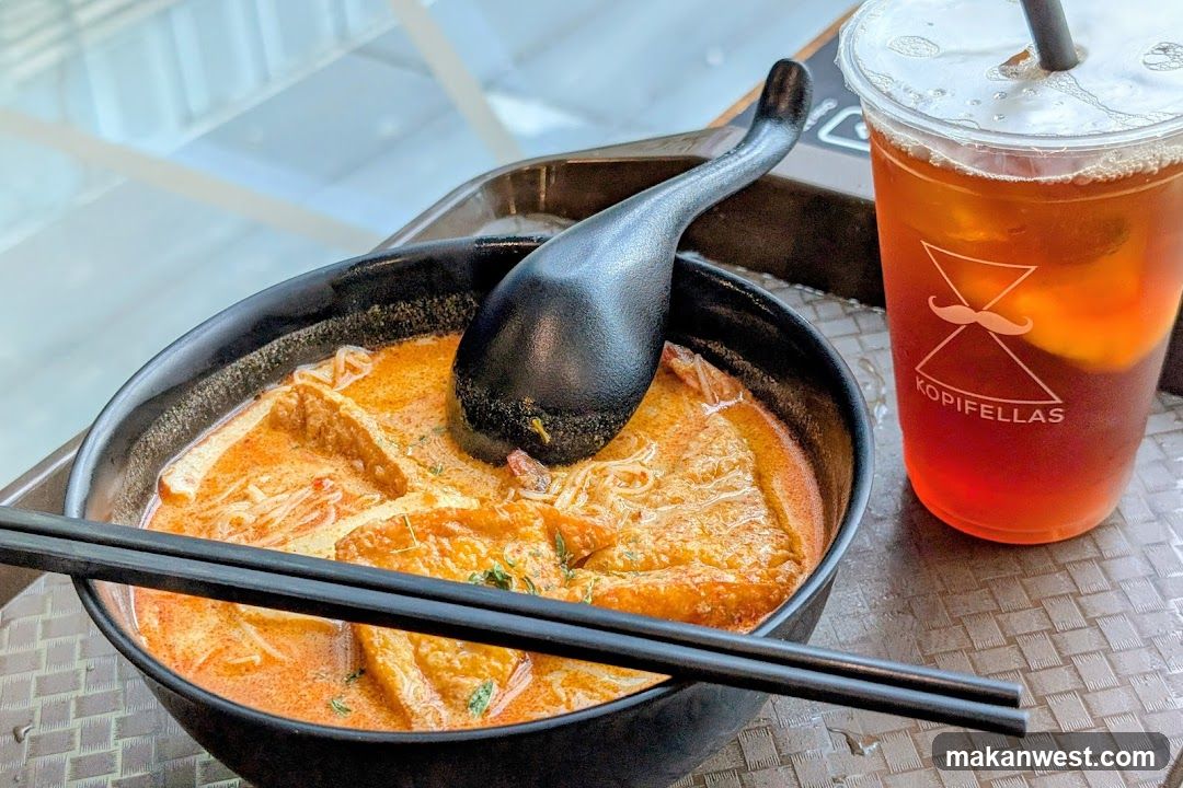 Curry Laksa with Iced Tea