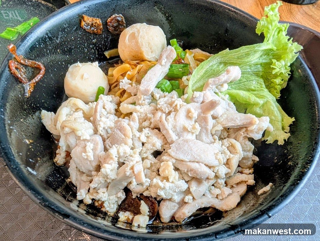 Noodle Bowl with Meat and Fish Balls