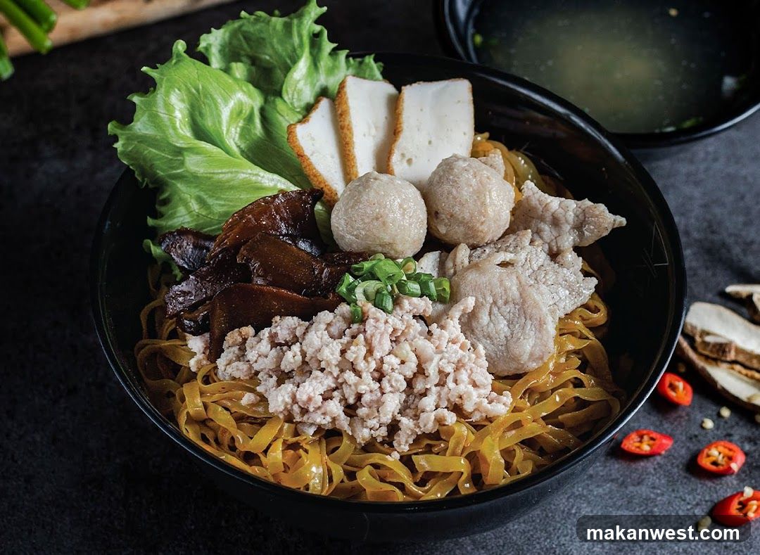 Noodle Dish with Meatballs and Pork