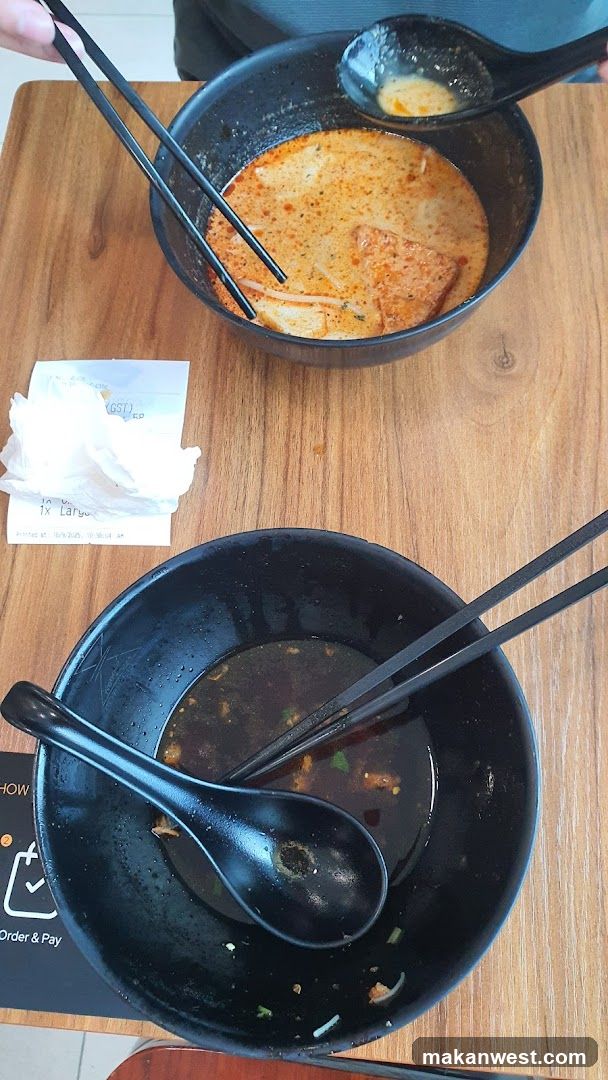 Two bowls of noodles