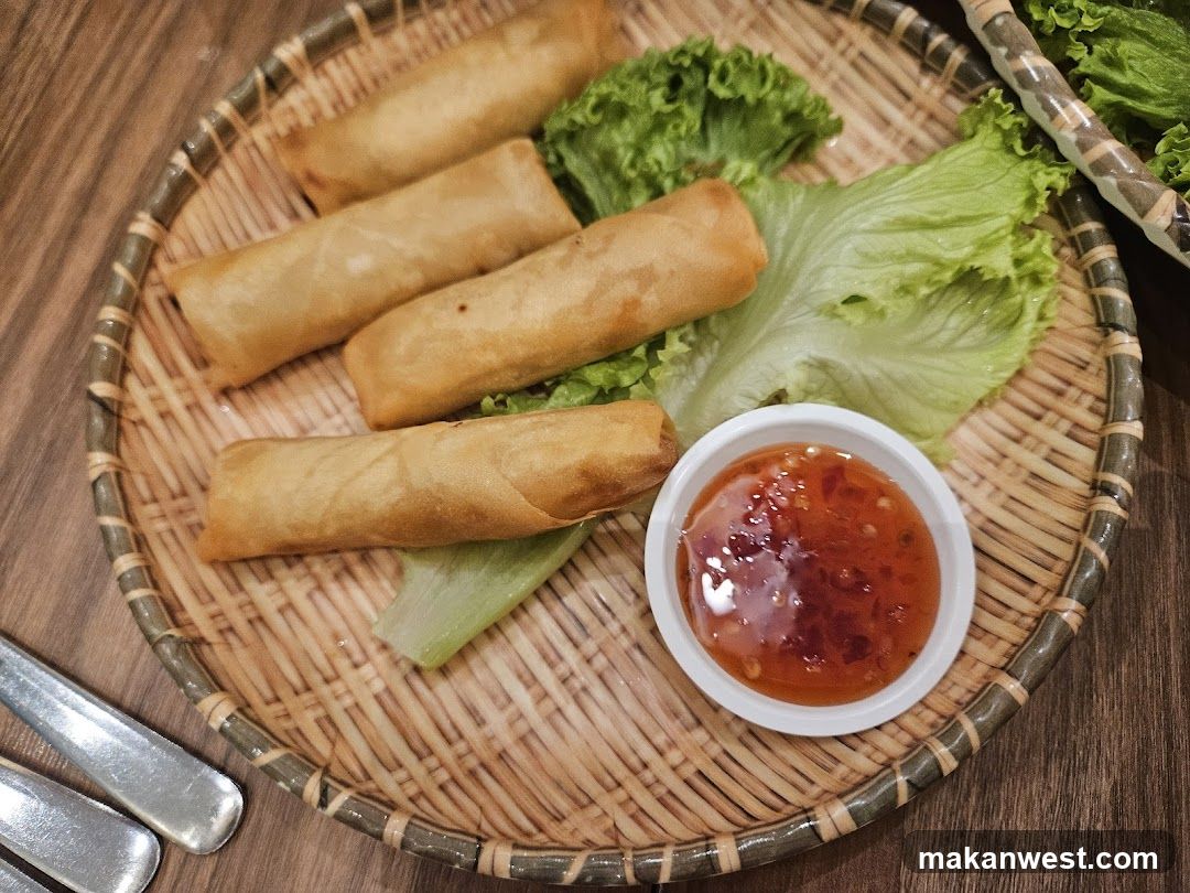 Spring Rolls with Dipping Sauce
