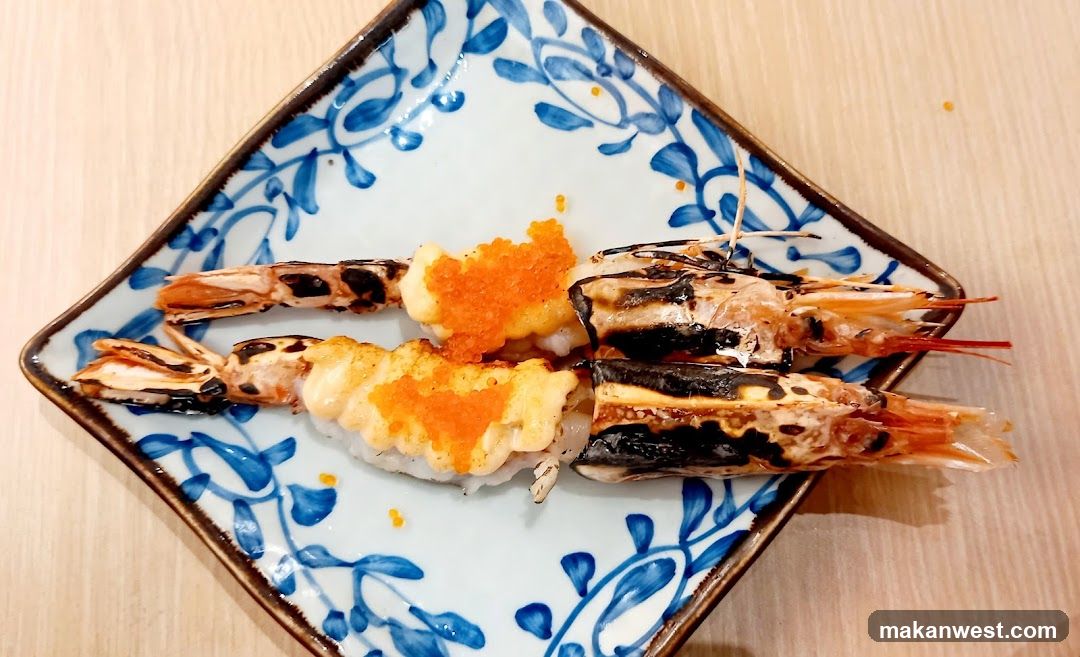 Sushi with Shrimp and Roe