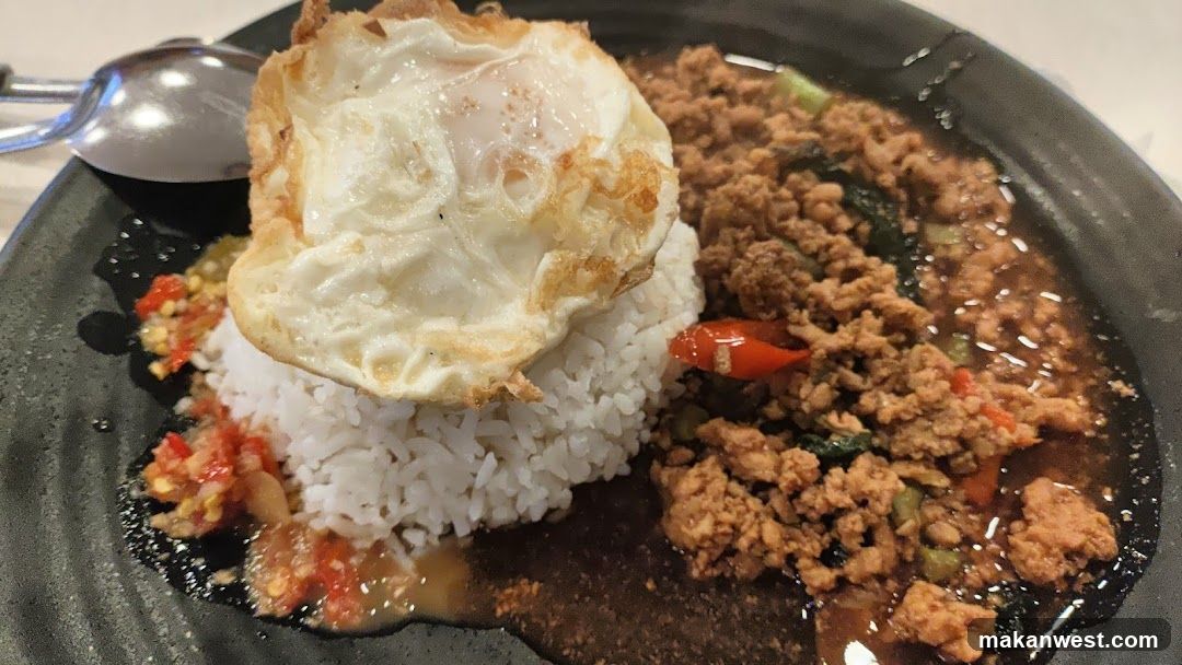 Minced Meat with Rice and Fried Egg
