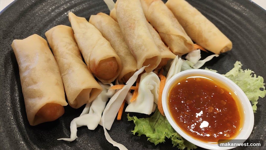 Spring Rolls with Dipping Sauce