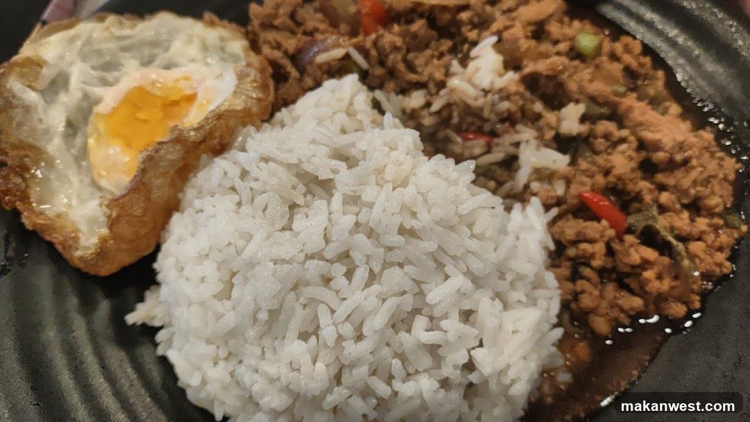 Minced Meat with Rice and Fried Egg