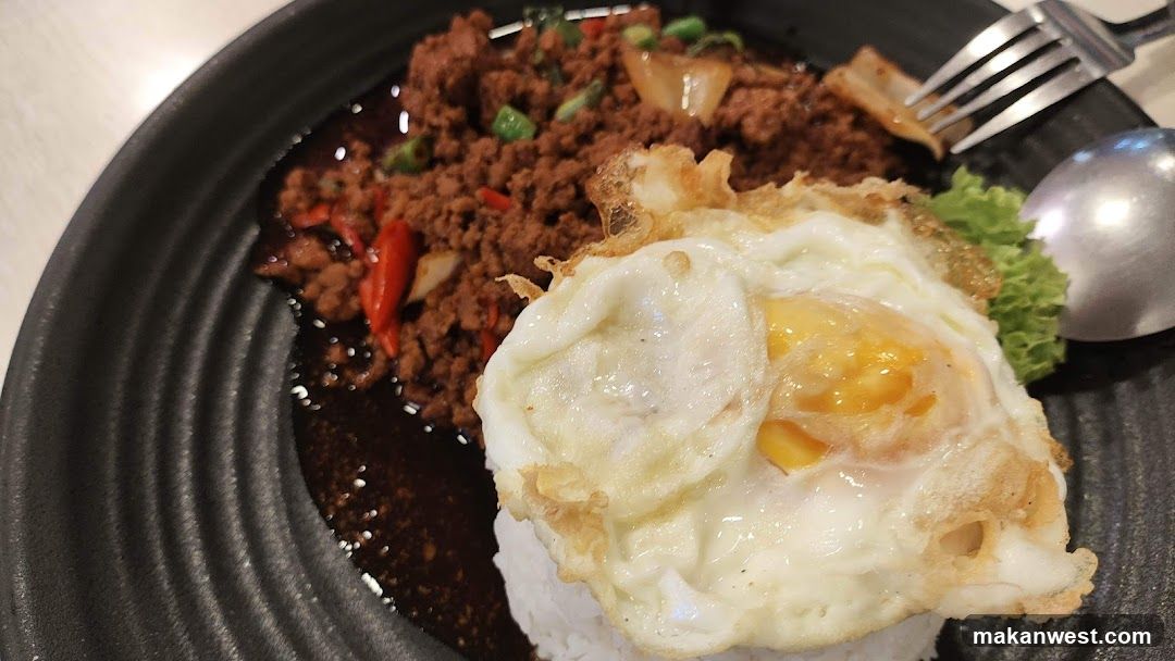 Minced Meat with Fried Egg and Rice