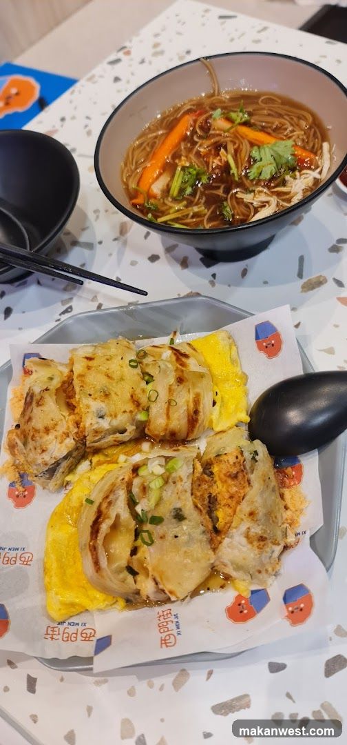 Noodles and Rolled Omelet
