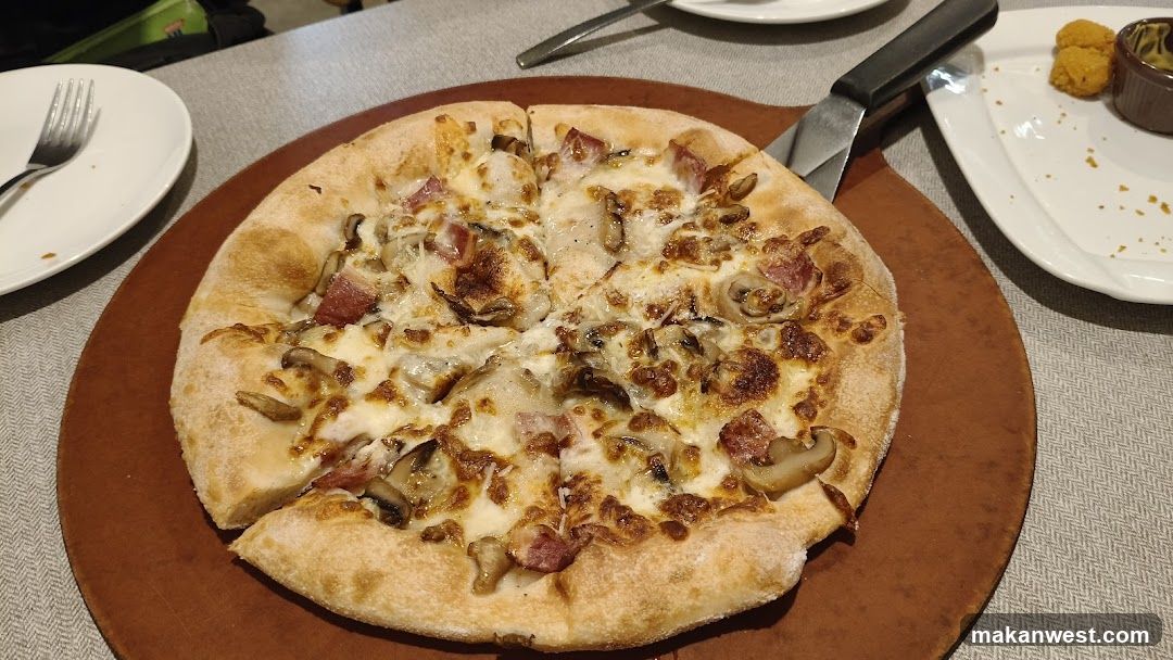 Pizza with Mushrooms and Bacon