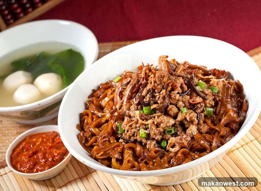 Noodles with Minced Meat and Soup
