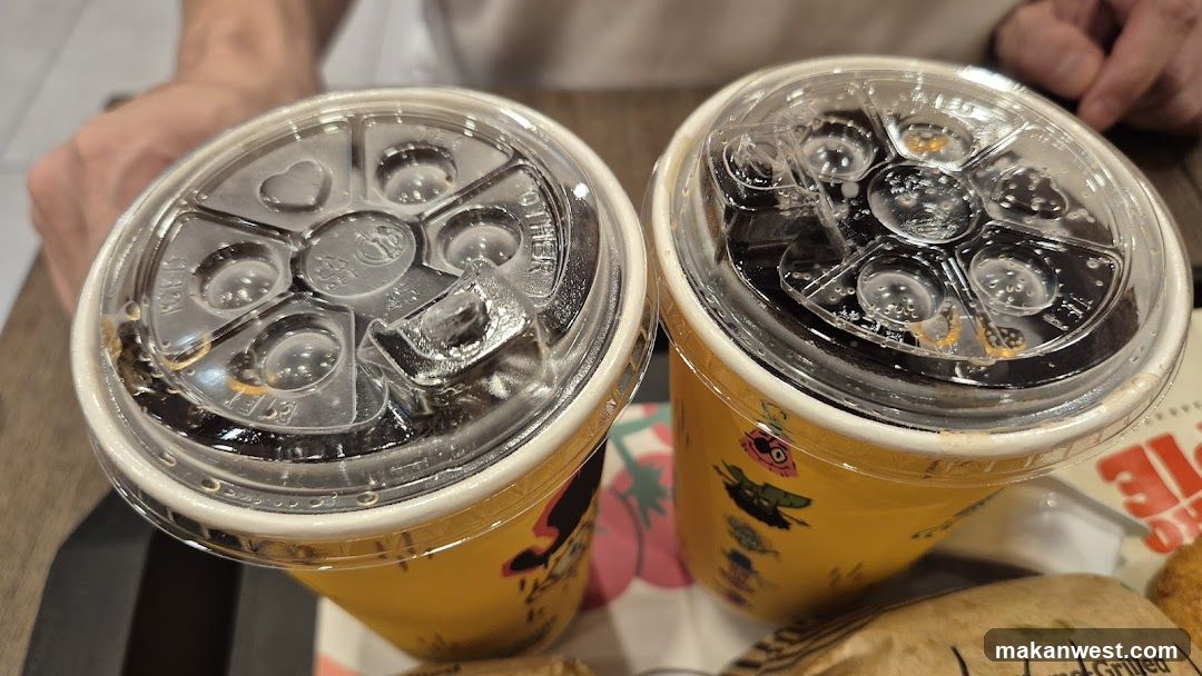 Two drinks with lids