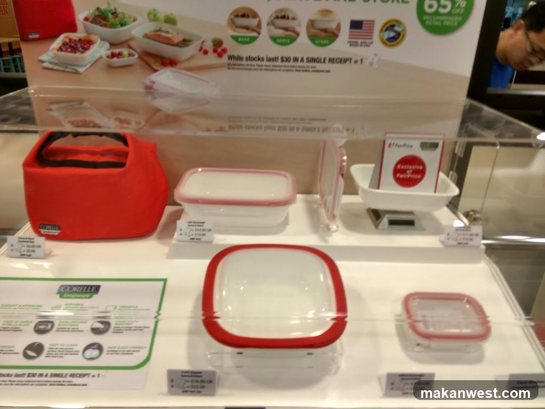Food Storage Containers Display