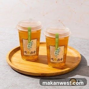 Two cups of iced tea on a wooden tray