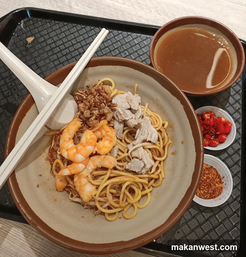 Noodle Dish with Shrimp and Pork