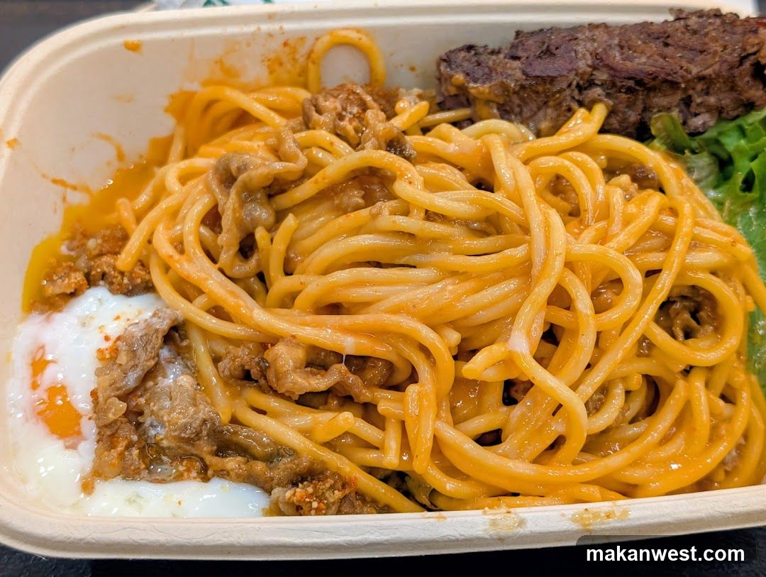 Spaghetti with Meat and Egg