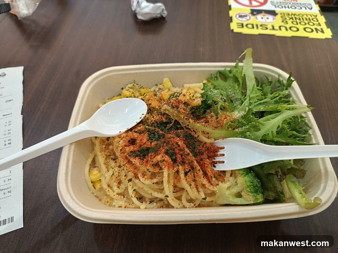 Pasta with Salad and Broccoli