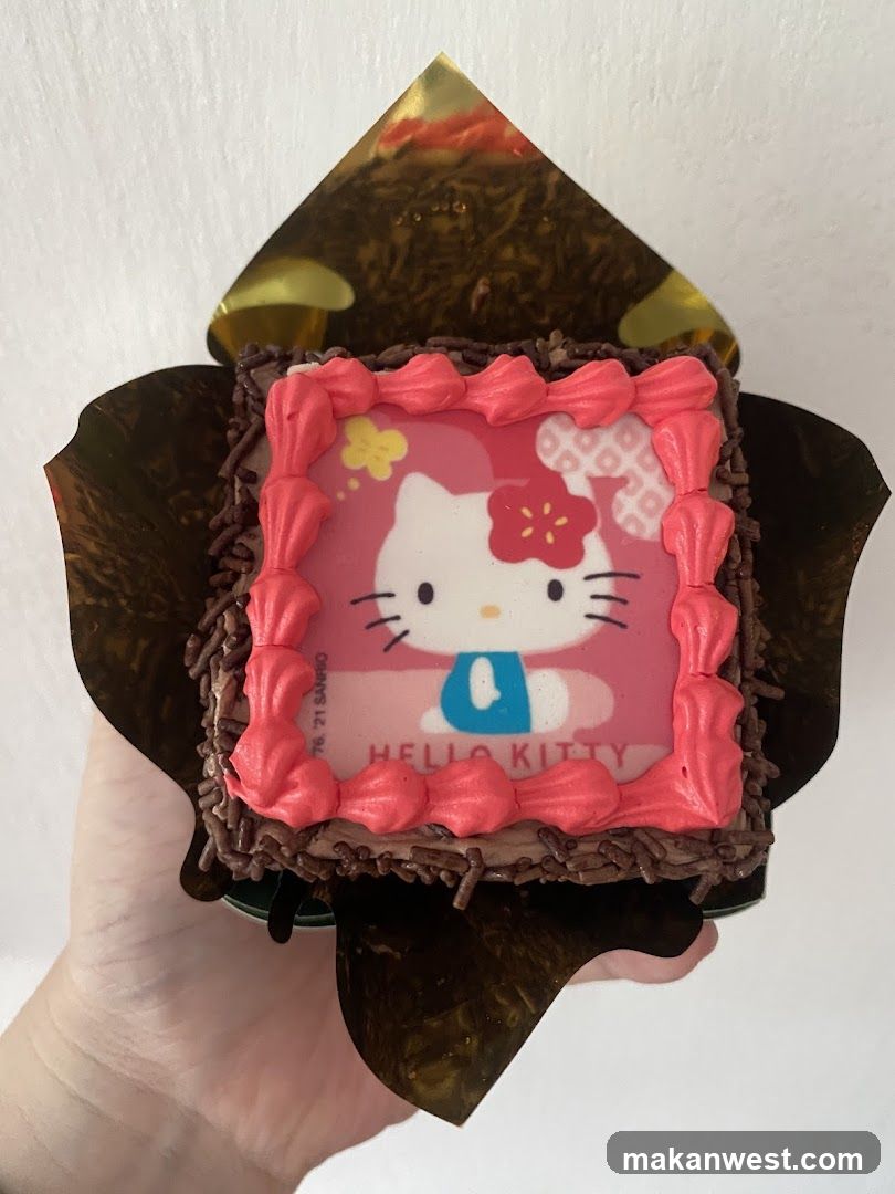 Hello Kitty Cake