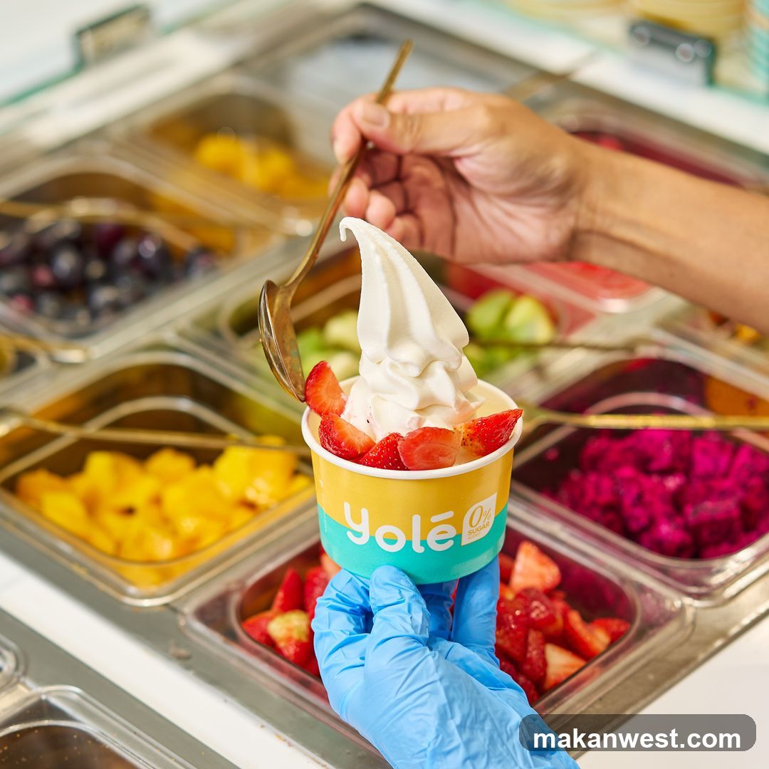 Frozen Yogurt with Strawberries