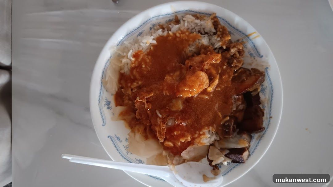 Rice dish with meat and sauce