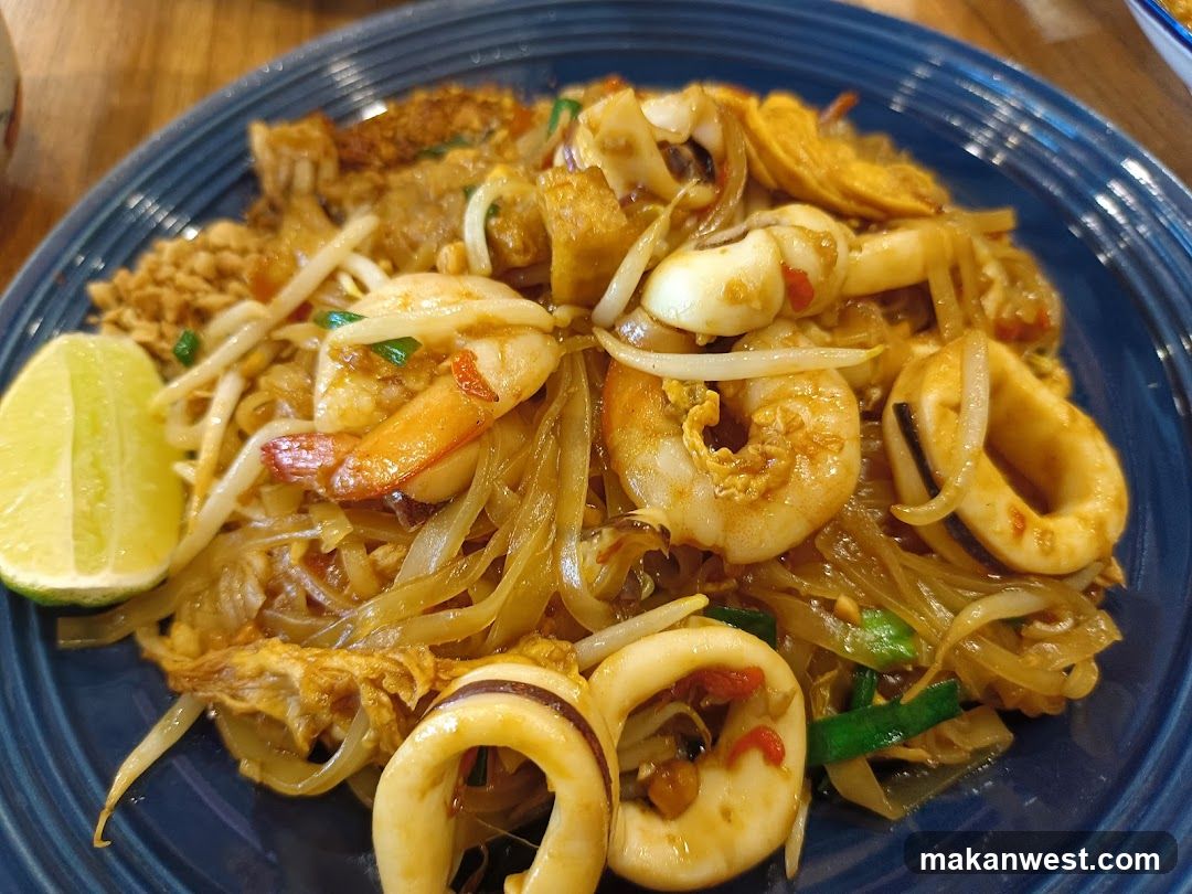 Pad Thai with Seafood