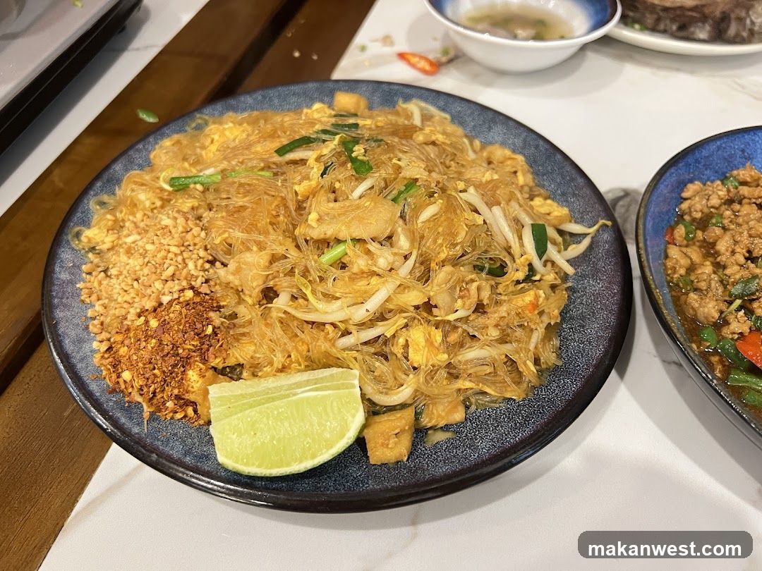 Pad Thai with Side Dish
