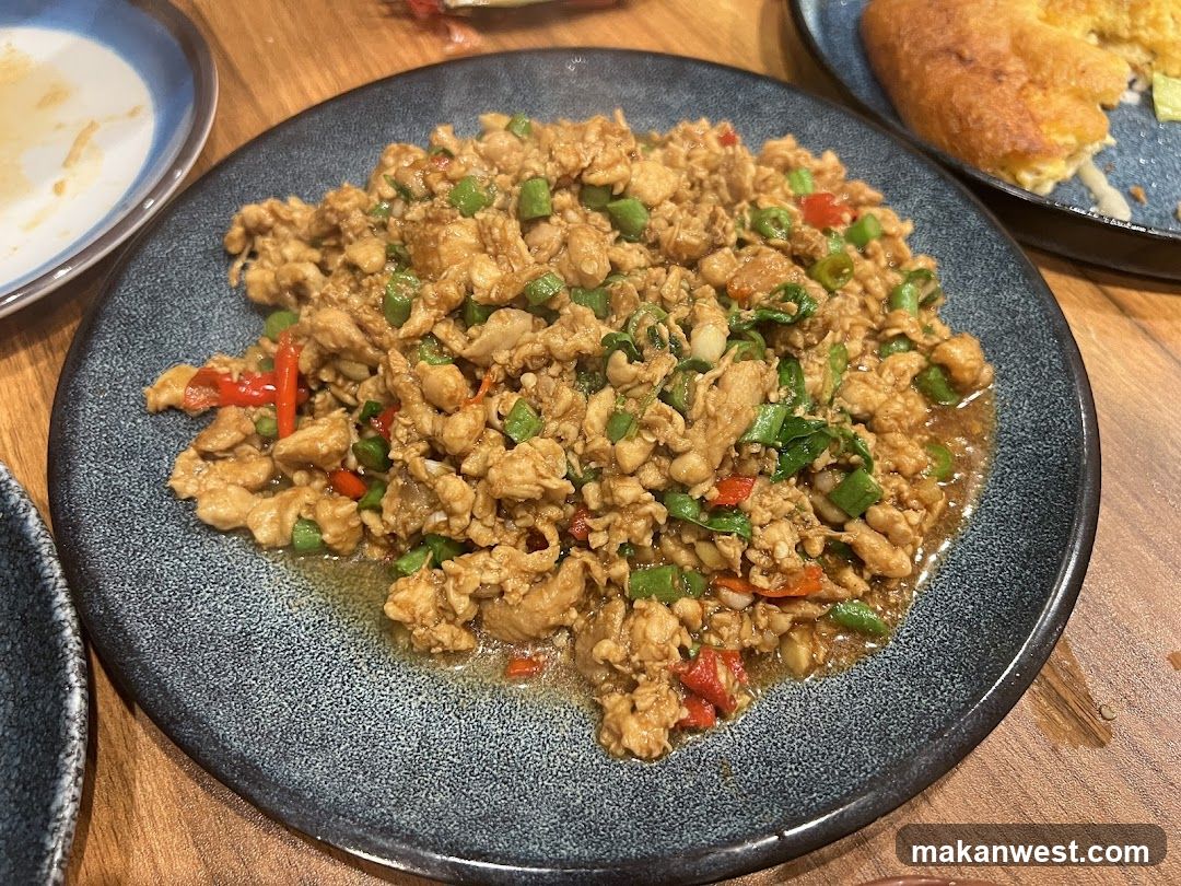 Minced Chicken with Basil and Chili