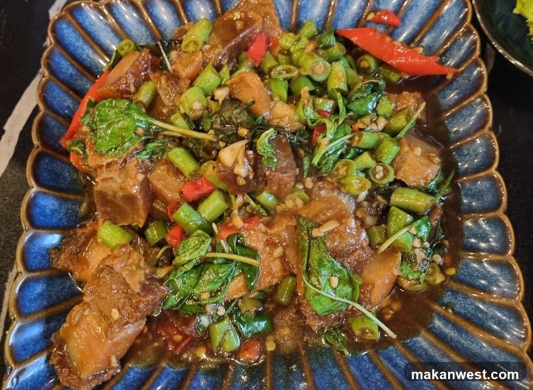 Stir-fried Pork Belly with Basil