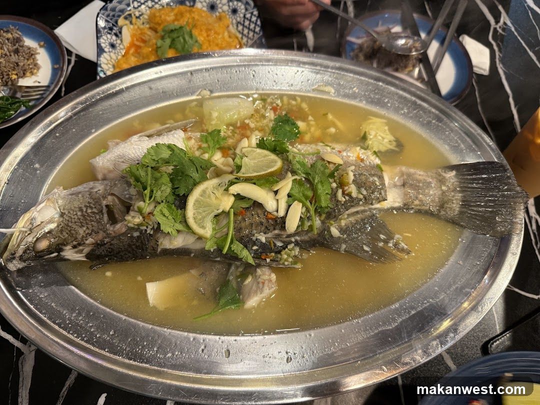 Steamed Fish with Lime and Garlic