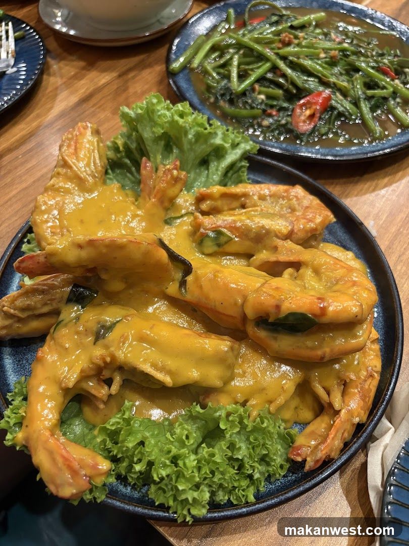 Curry Prawns and Stir-fried Vegetables